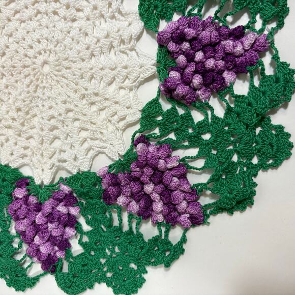 Vintage Antique Hand Crocheted Lace Doily Tablecloth 16" Purple GRAPES - Picture 8 of 11